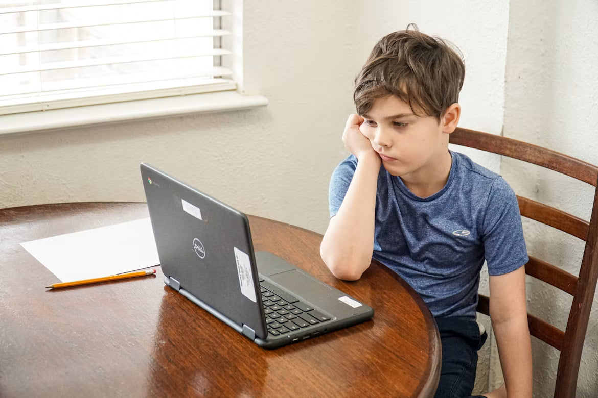 ¿Notas que tus hijos pasan demasiado tiempo frente a pantallas y no hacen suficiente ejercicio físico?